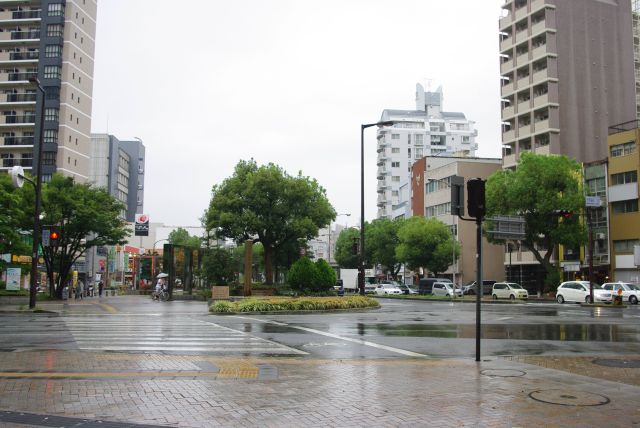 西の端まで出た所。雨で出たくないので元に戻ります。