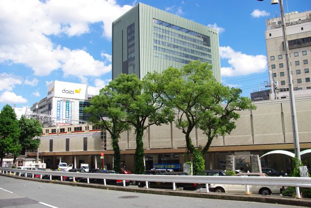 三宮駅の東側。阪急とJRの駅はずれている。