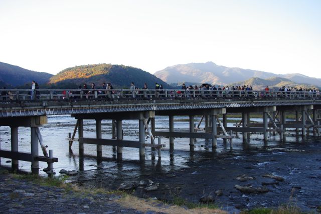 嵐山の紅葉（嵐山駅、渡月橋）の写真ページへ