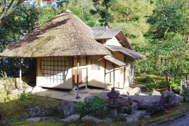 趣がある遺芳庵という茶室。