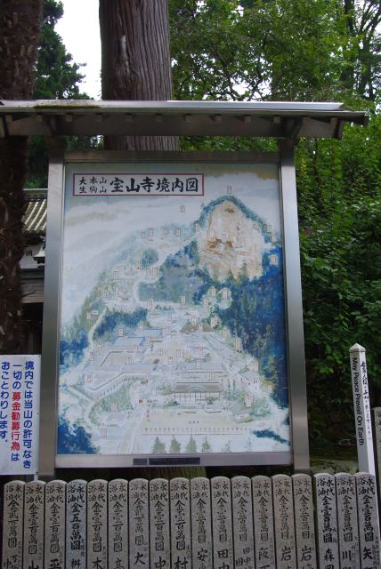 境内図。山の上まで続いているようだ。