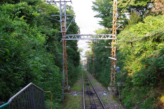 生駒山上駅へ到着。地上景色は見づらい。