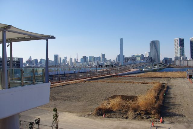 駅の改札外からも開放的な風景。