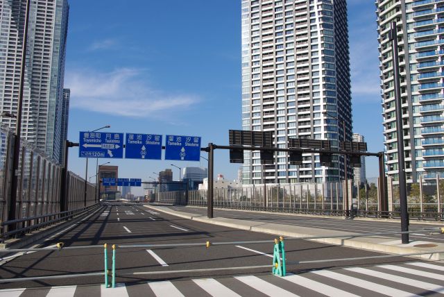 環状二号線の橋は未開通ですがほぼ完成しているように見えます。