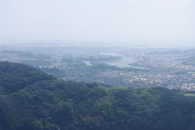 河口方面に市街地が続きます。