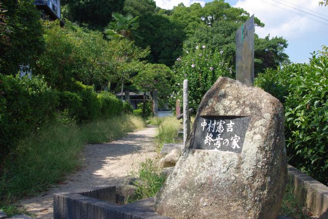 歌人・中村憲吉旧居。