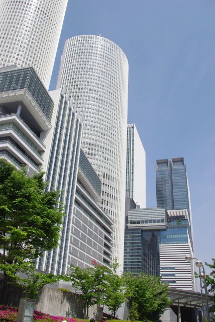 以前より駅側に高層ビルが増えて風景が変わりました。