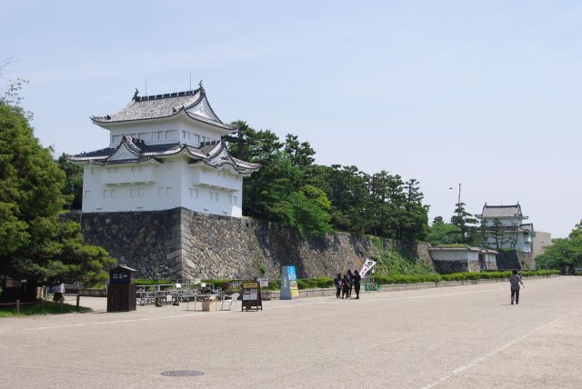 南西隅櫓と東南隅櫓までの広い通路。