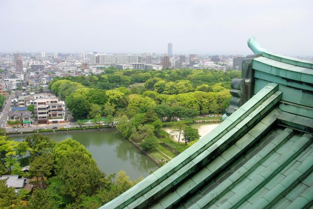 北東側に名城公園。