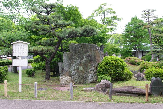 那古野城址の石碑。