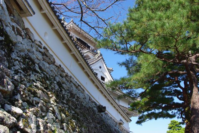 天守下の狭い通路。