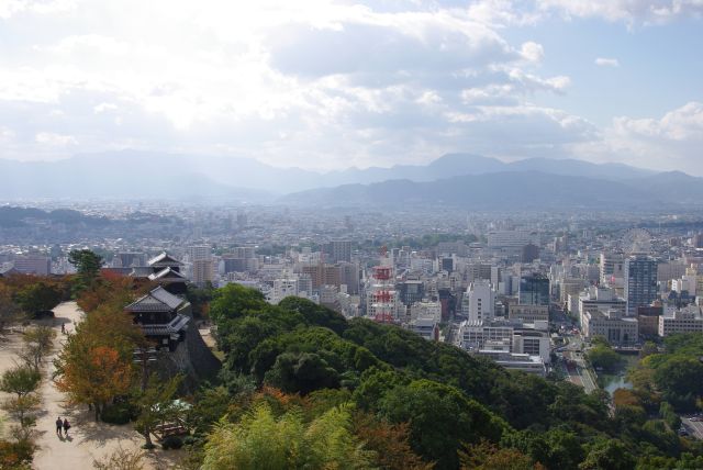 南側の風景、空中のお城という感じ。