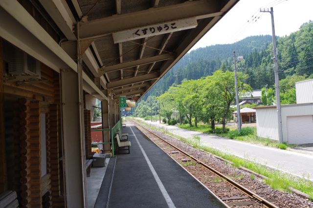 シンプルな単線ホーム。