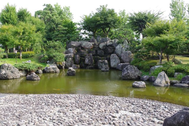 お城下の売店・カフェ裏の庭園。