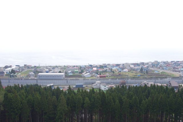 正面の津軽海峡、天気には恵まれず。