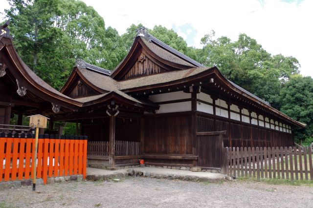 重要文化財の庁屋（北神饌所）。