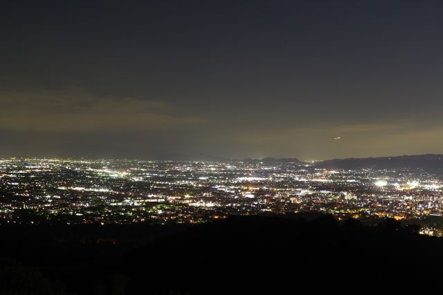 奈良盆地の南側にもきれいな夜景が広がります。