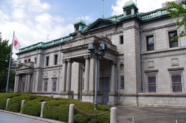 御堂筋には日本銀行大阪支店旧館。