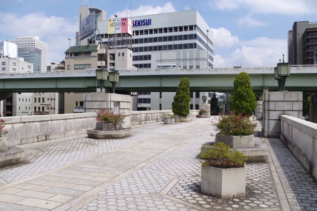 水晶橋は歩道の橋。