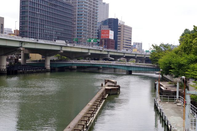 隣は鉾流橋。