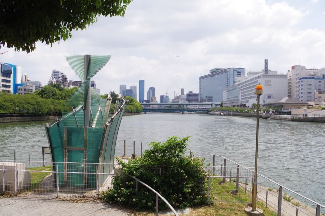 船の先端のような雰囲気。心地よい水の流れ。