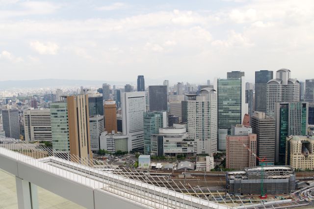 大阪駅南側。曇っていて撮影条件は良くありませんが、開放的で気持ち良い。