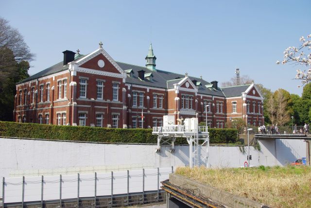 東京国立近代美術館工芸館。