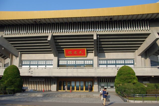 日本武道館の正面。