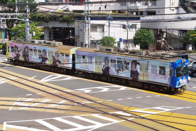 「響け！ユーフォニアム」ラッピング車両。「けいおん！」ラッピングでも話題になりました。