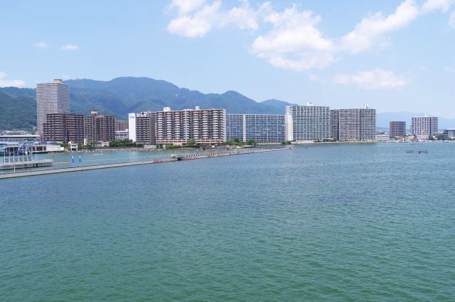 マンション群が林立する。