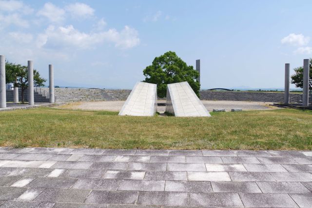 広場中央にあるオブジェ。