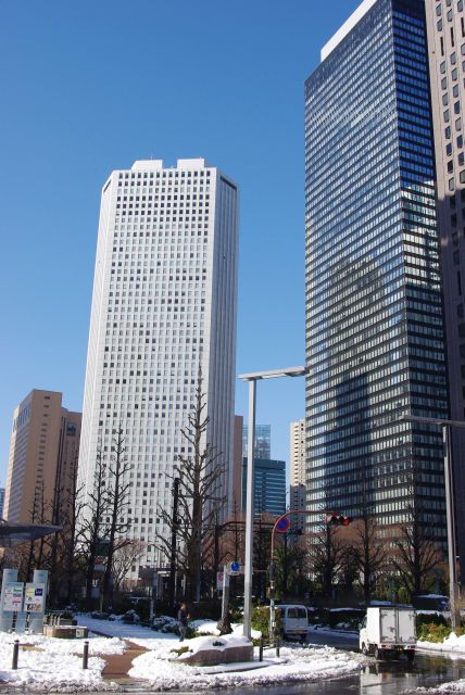 新宿三井ビルと新宿住友ビル。