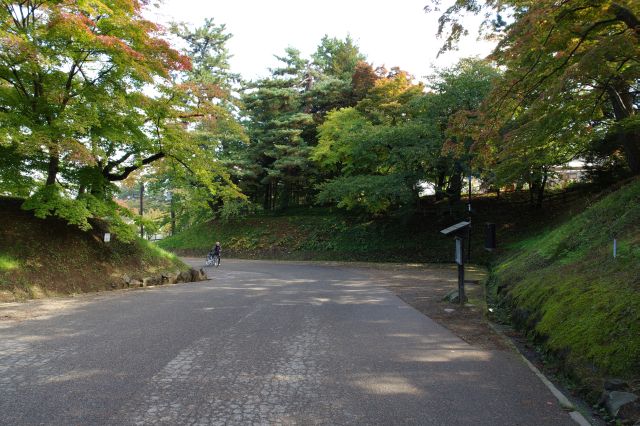 桝形の賀田御門跡。