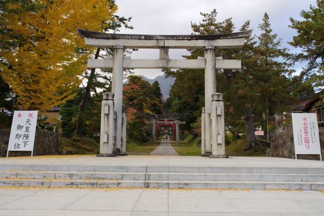 岩木山神社へ。背後には津軽富士こと岩木山。