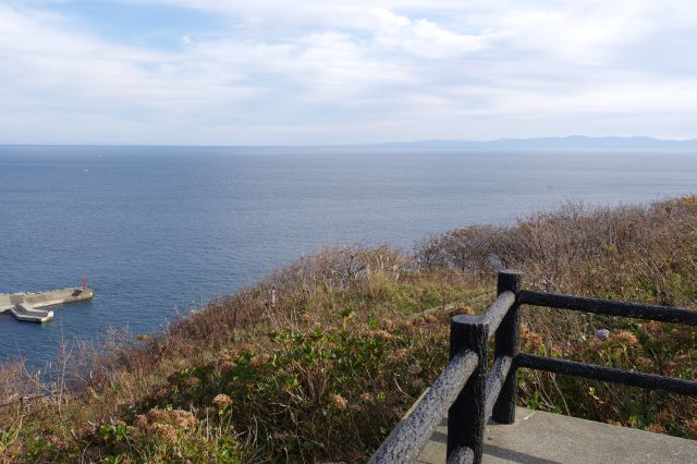 右側みは下北半島が見えます。