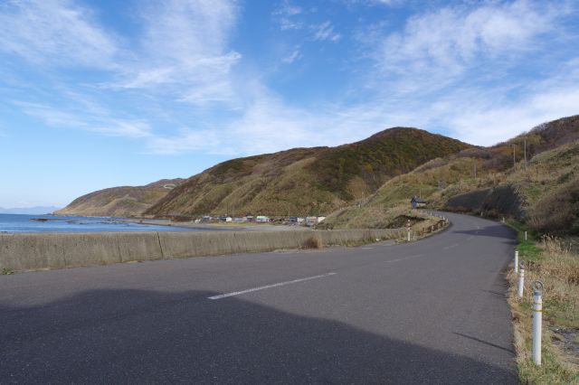 竜飛から続く山道が日本海に出てすぐの場所。