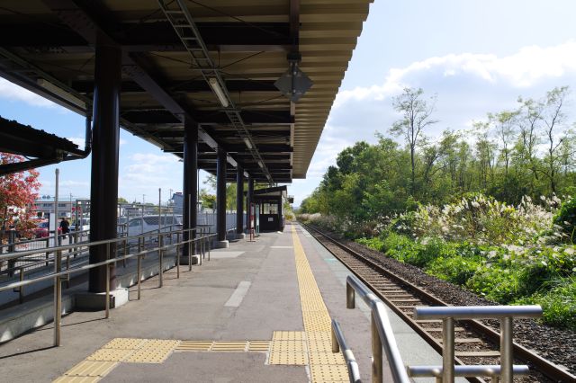 気動車でむつ湾沿いの長い距離を走り下北駅へ。比較的直線路で、途中きれいな海が見えました。