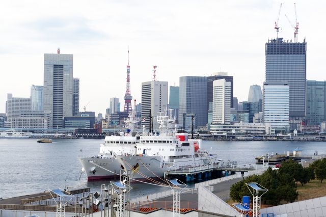 東京タワー方面。浜松町でビル建設中。