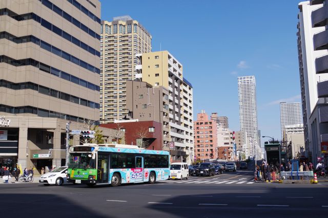 清澄通りの月島方面。