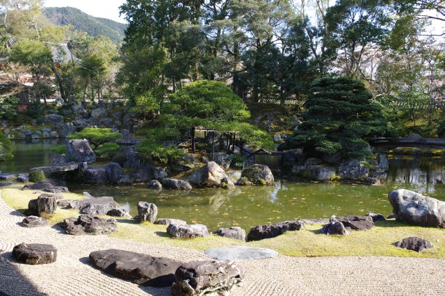 国の特別史跡、特別名勝の三宝院庭園。