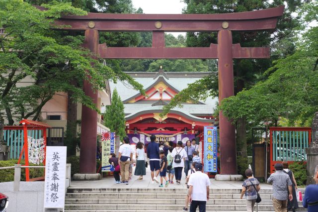 本丸跡には宮城縣護國神社があります。