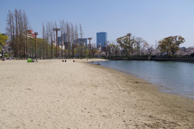 大阪ふれあいの水辺(桜ノ宮ビーチ)。