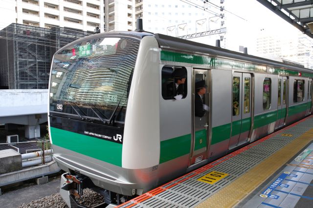 武蔵小杉駅の横須賀線ホーム。埼京線も通るようになりました。