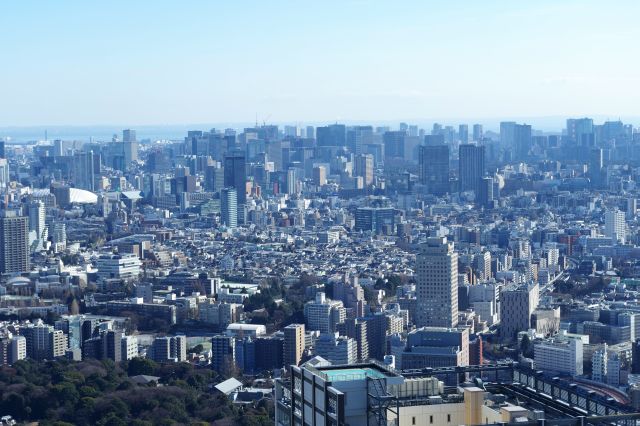 丸の内、汐留のビル群が林立しています。