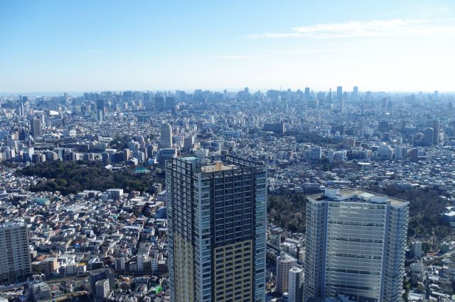 南東側、飯田橋、市ヶ谷、皇居方面。