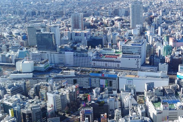 池袋駅。