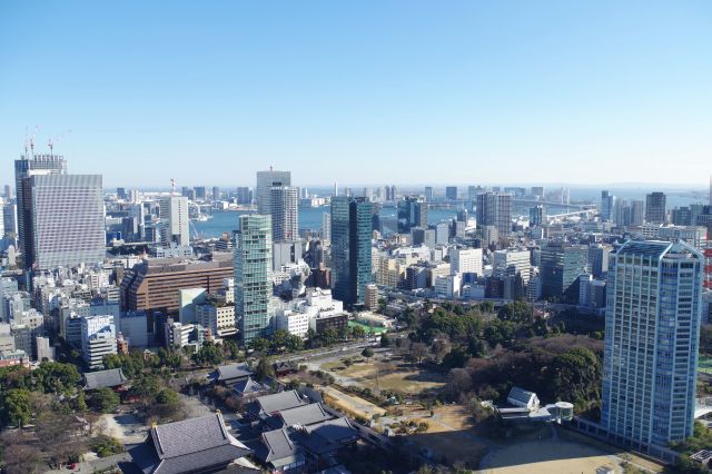 150mのメインデッキへ。東京湾側、解放感はありますが視点の高さが下がりました。