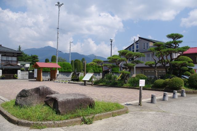 駅周辺はのどかな住宅街。