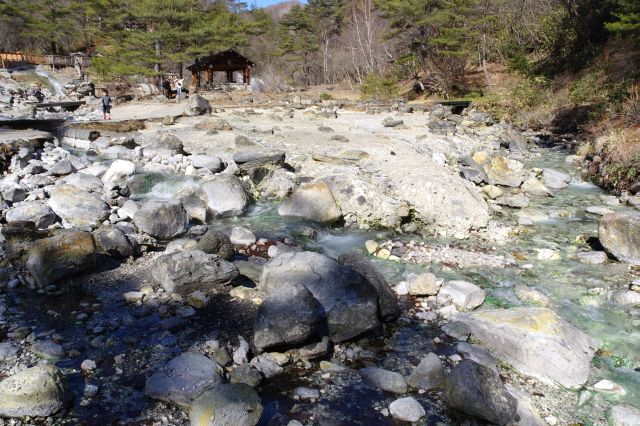 川が合流します。