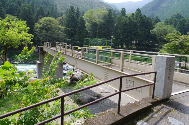 御岳小橋、実は去年（2019年）の台風で流されてしまいました…。